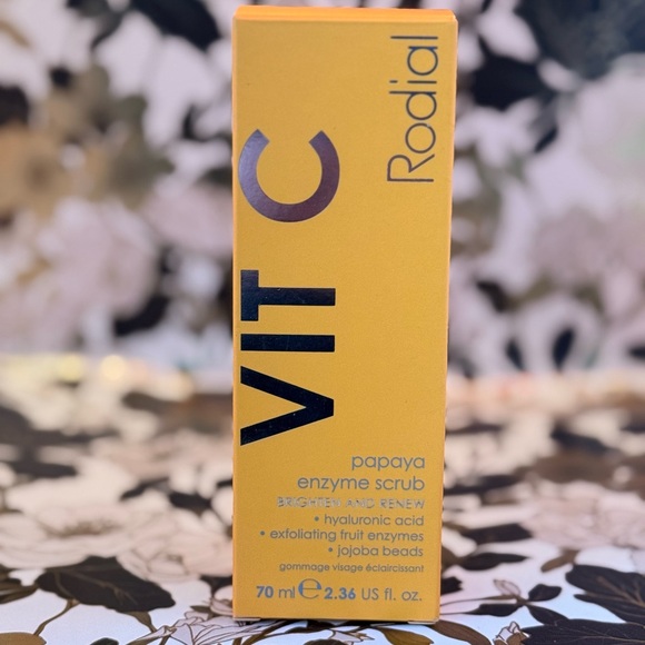 Rodial - VIT C Papaya Enzyme Scrub - Picture 3 of 5
